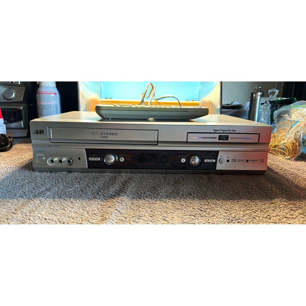 JVC HR-XVC25U VHS/DVD Combo Player 4 Head Hi-Fi Stereo VCR DVD